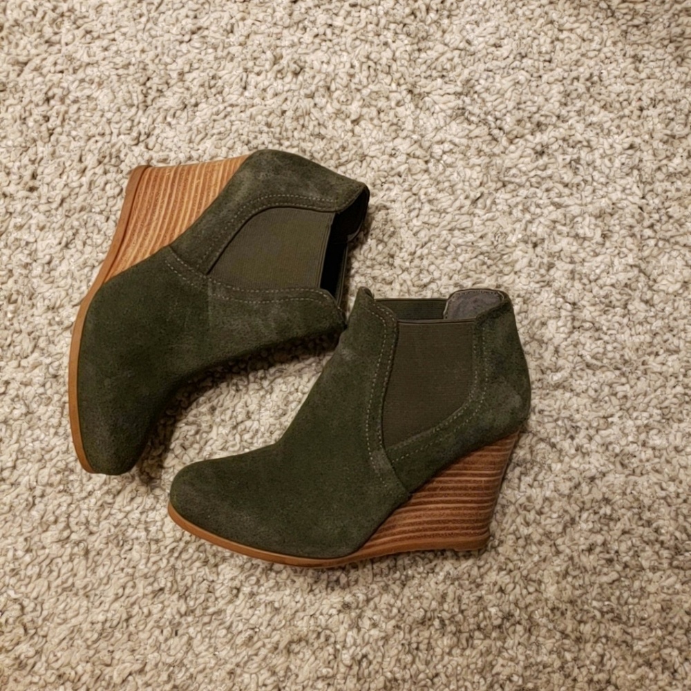 Audrey brooke cindy wedge bootie